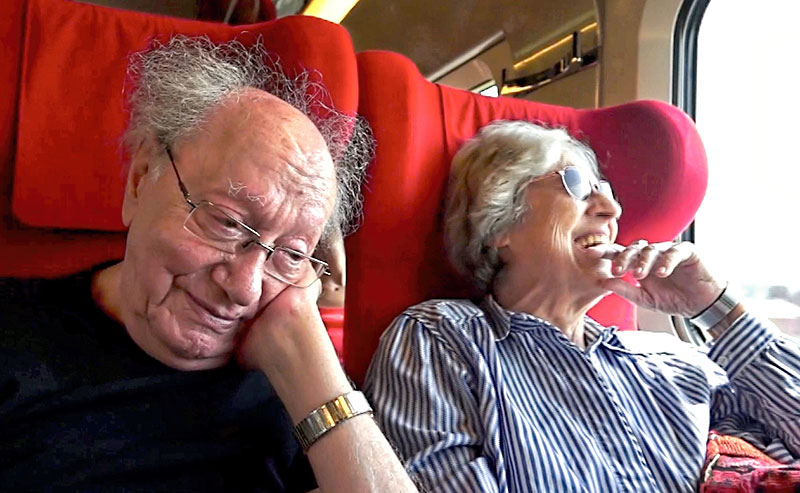 Manfred und Alisa Weil im Zug